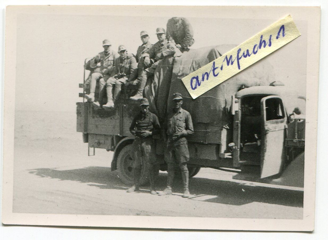 Deut. Militär-LKW mit Besatzung in Afrika beim A
