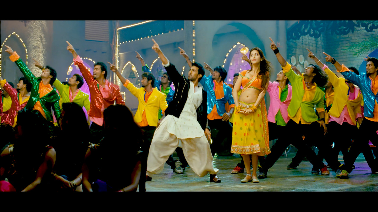 Shruti Haasan From Yevadu Hot Song 4K.mp4_snapshot_03.37.203