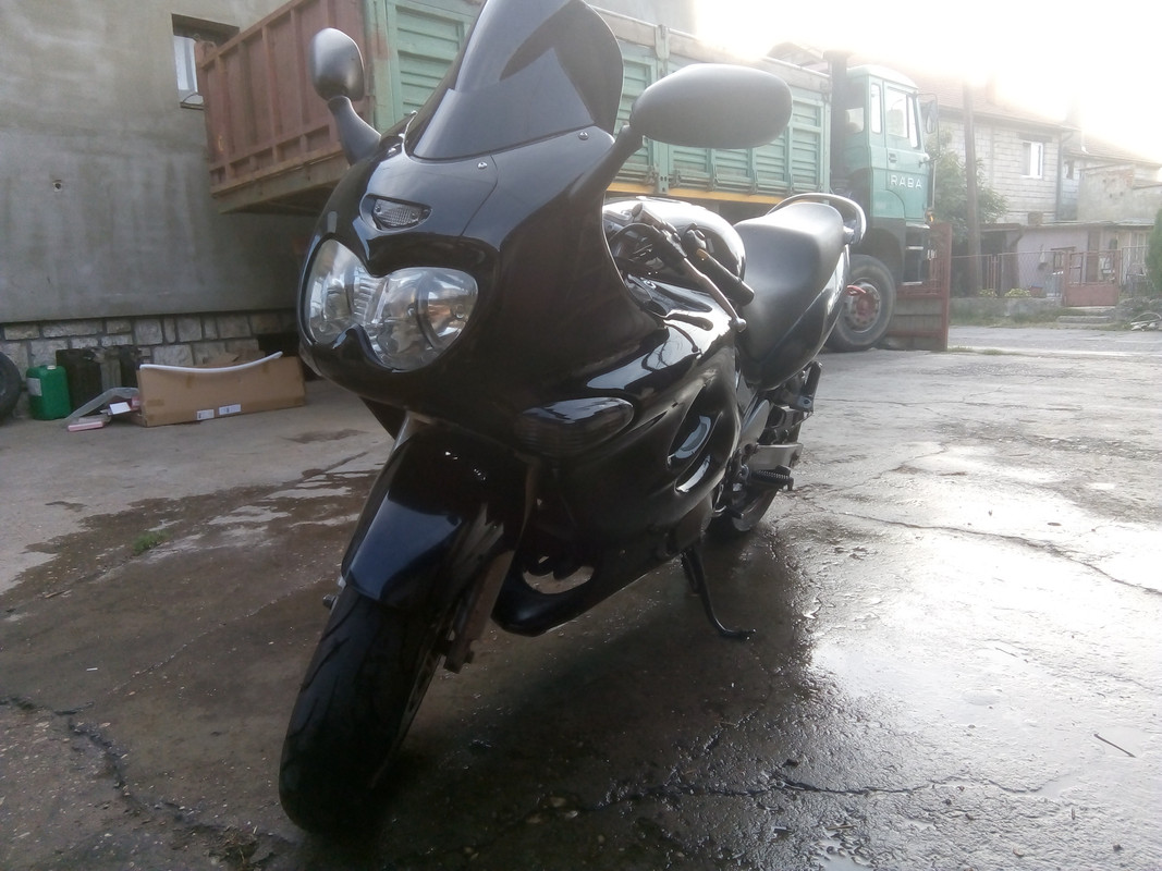 Suzuki GSXF 750 (4)