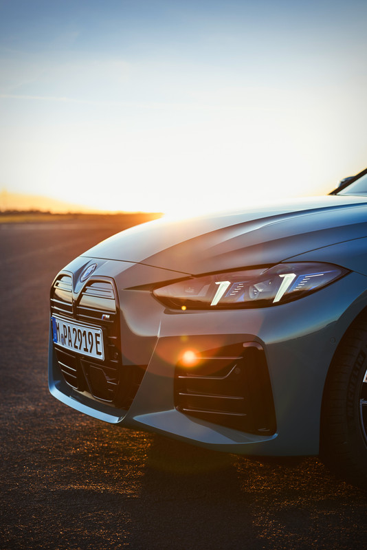 P90546642_highRes_the-new-bmw-i4-m50-x