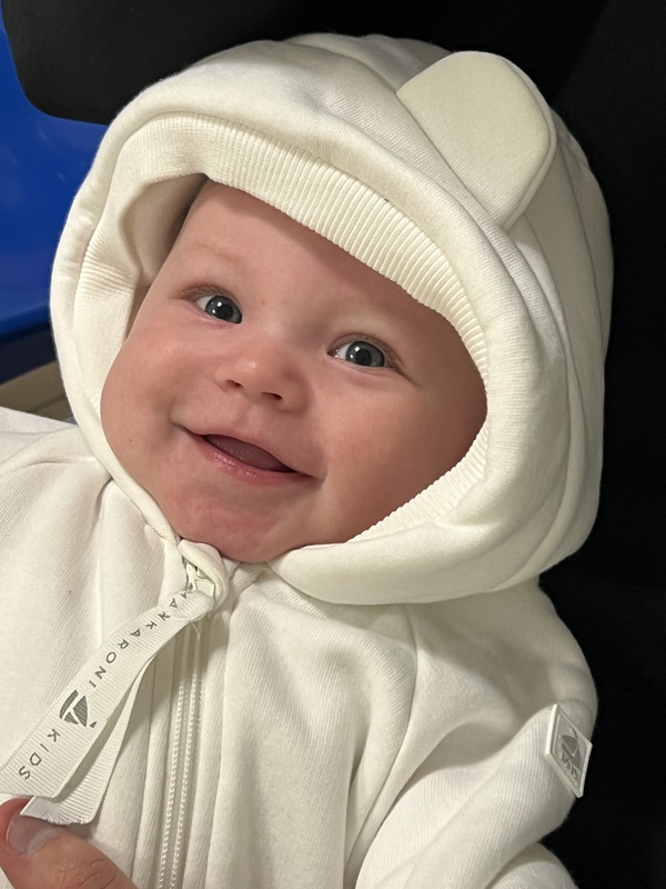 EA23F02E-EE11-4B92-817E-6A2819A365C6