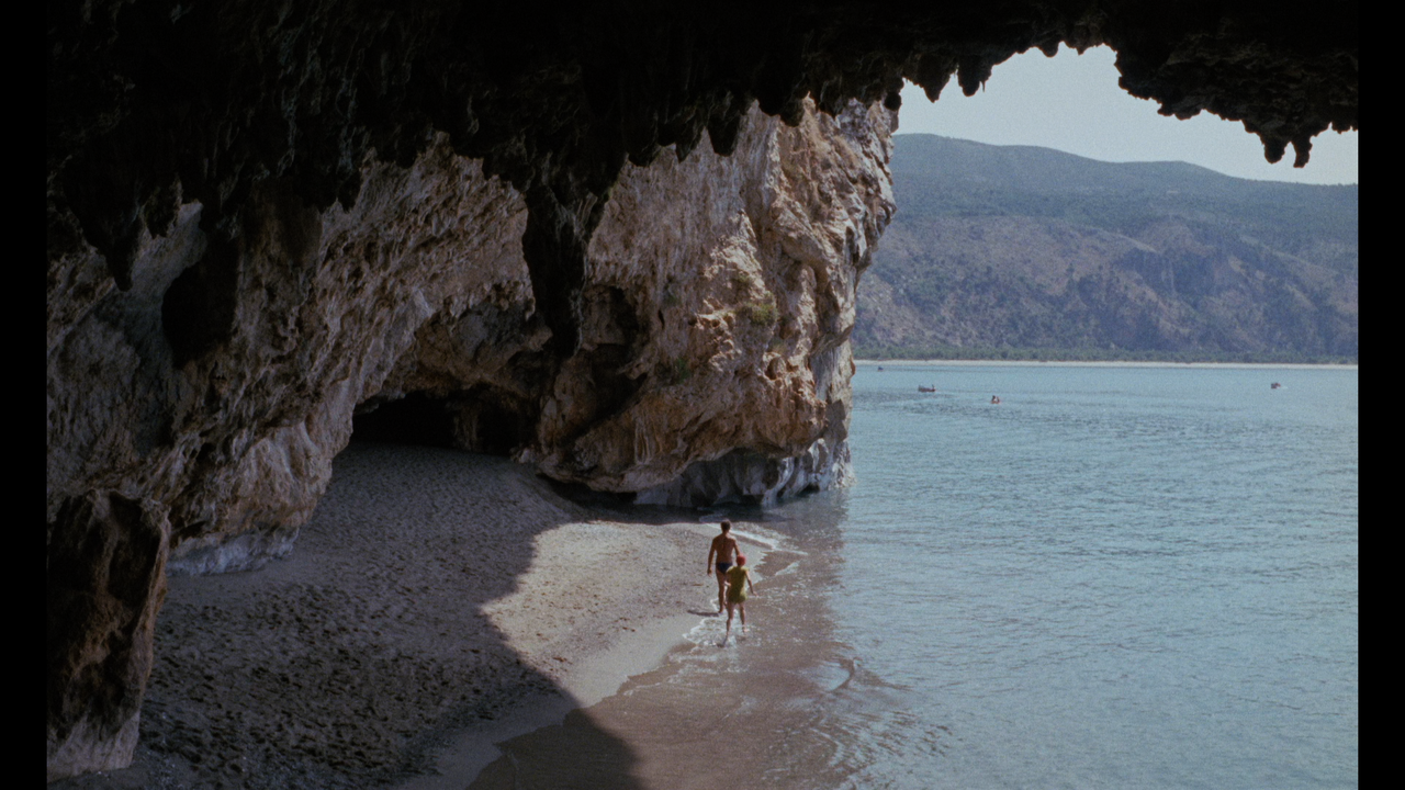 Haeschen.in.der.Grube.Rabbit.in.the.Pit.1969.2160p.UHD.BDREMUX.HDR.DV.HEVC-Нечипорук.mkv_snapshot_00