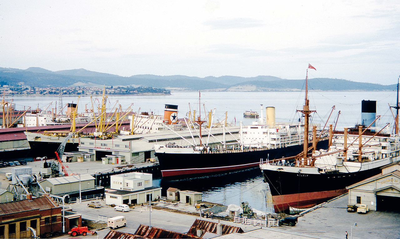 Hobart_Port_1954.jpg