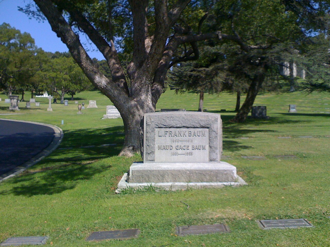 L-Frank-Baum-grave-Forest-Lawn-Glendale-CA-2009-10-05