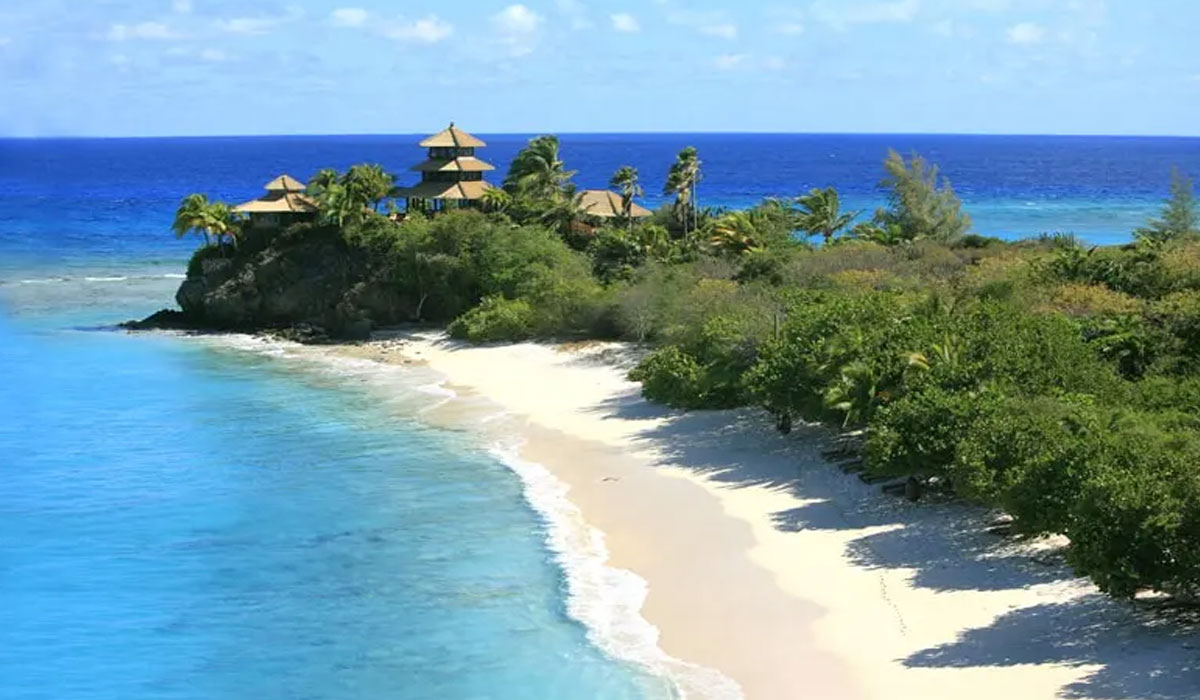 Pesona Keindahan Pantai Karangasem yang Sangat Terkenal