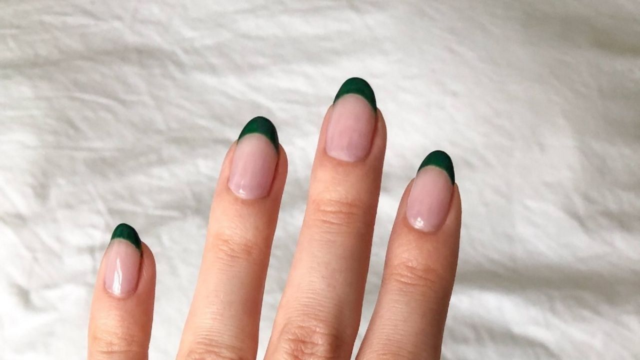 Manicura otoñal en tonos verdes ¡elegante y hermoso!