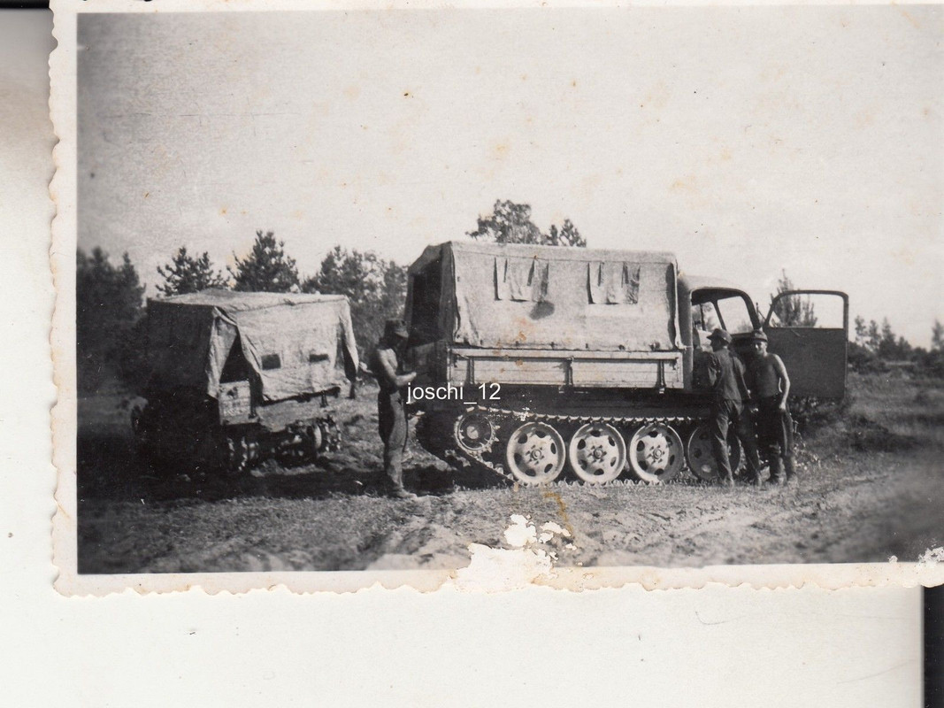 Foto   Raupenschlepper Ost mit Anhänger