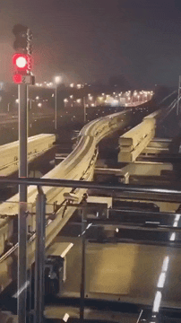 https://i.postimg.cc/rpFssfgz/monorail-track-switching-in-japan.gif