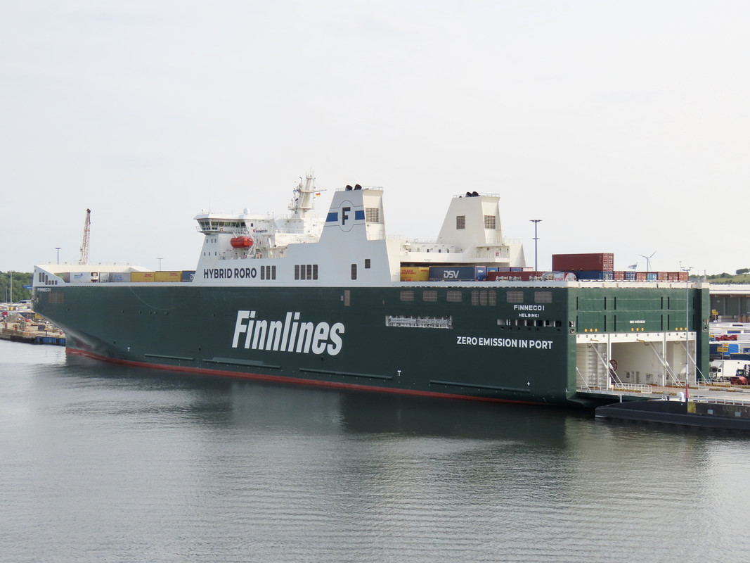 F53AFCBB-99F9-4FF0-9379-454A78755D9F