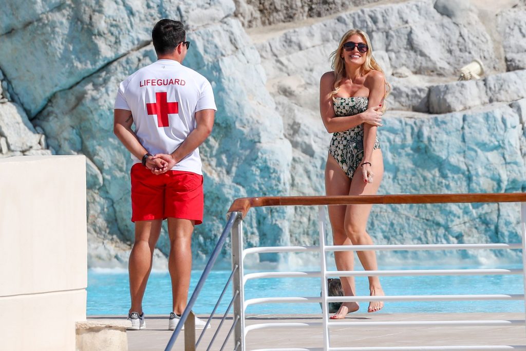 Hofit-Golan-upskirt-STARS-com-1024x1536-4