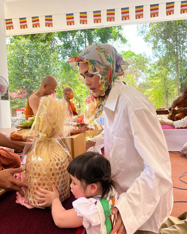 chomismaterialgirl-1714299277-3356108044038549525-4275583