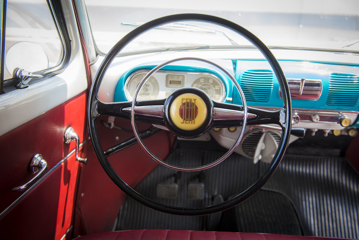 1950-SEAT-1400-steering-wheel_HQ