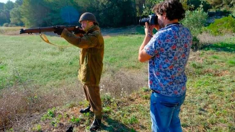 El fotógrafo y director de cine de Cunit Laureano Clavero, cámara en mano. Foto J.L.S.