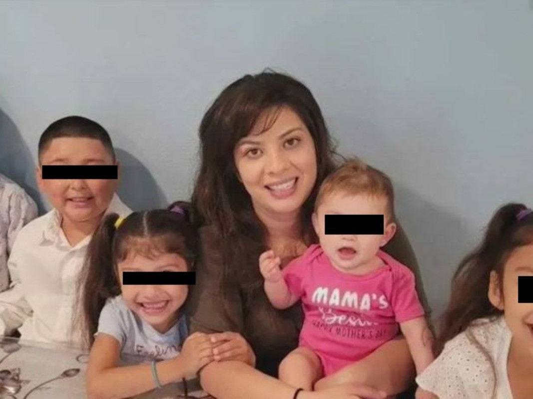 Madre deja huérfanos a 5 niños tras caer de autobús