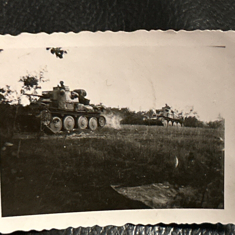 Foto Wk2 Front Wehrmacht Deutscher Panzer Soldaten Kampf (1)
