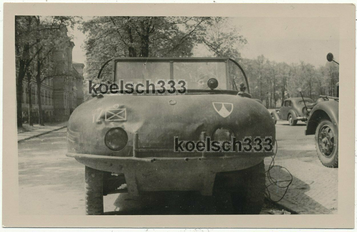 Foto Soldat im Trippel Schwimmwagen Kübelwagen Amphibien PKW TKZ Kennung !