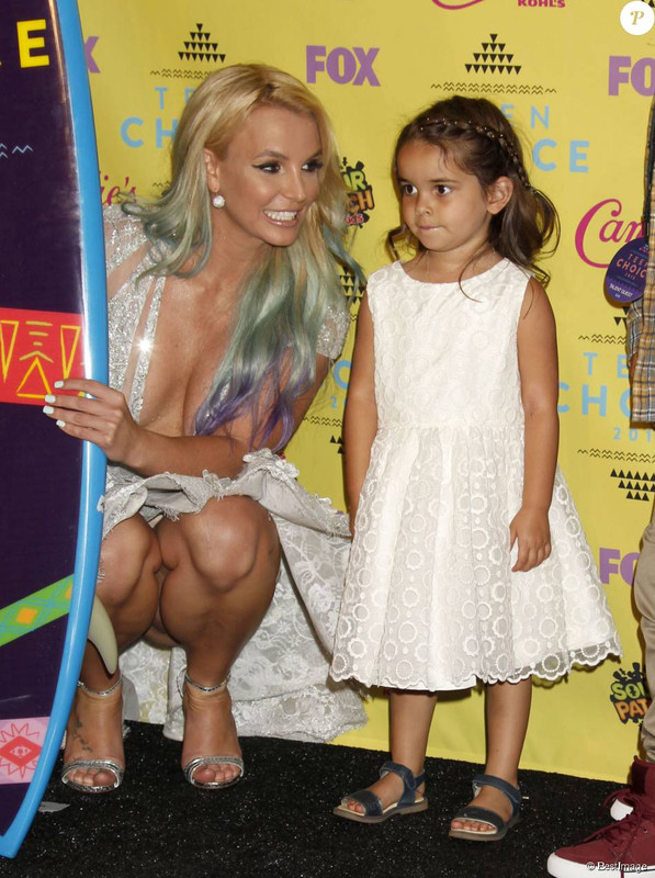 1911906-britney-spears-maddie-aldridge-posant-950x0-1