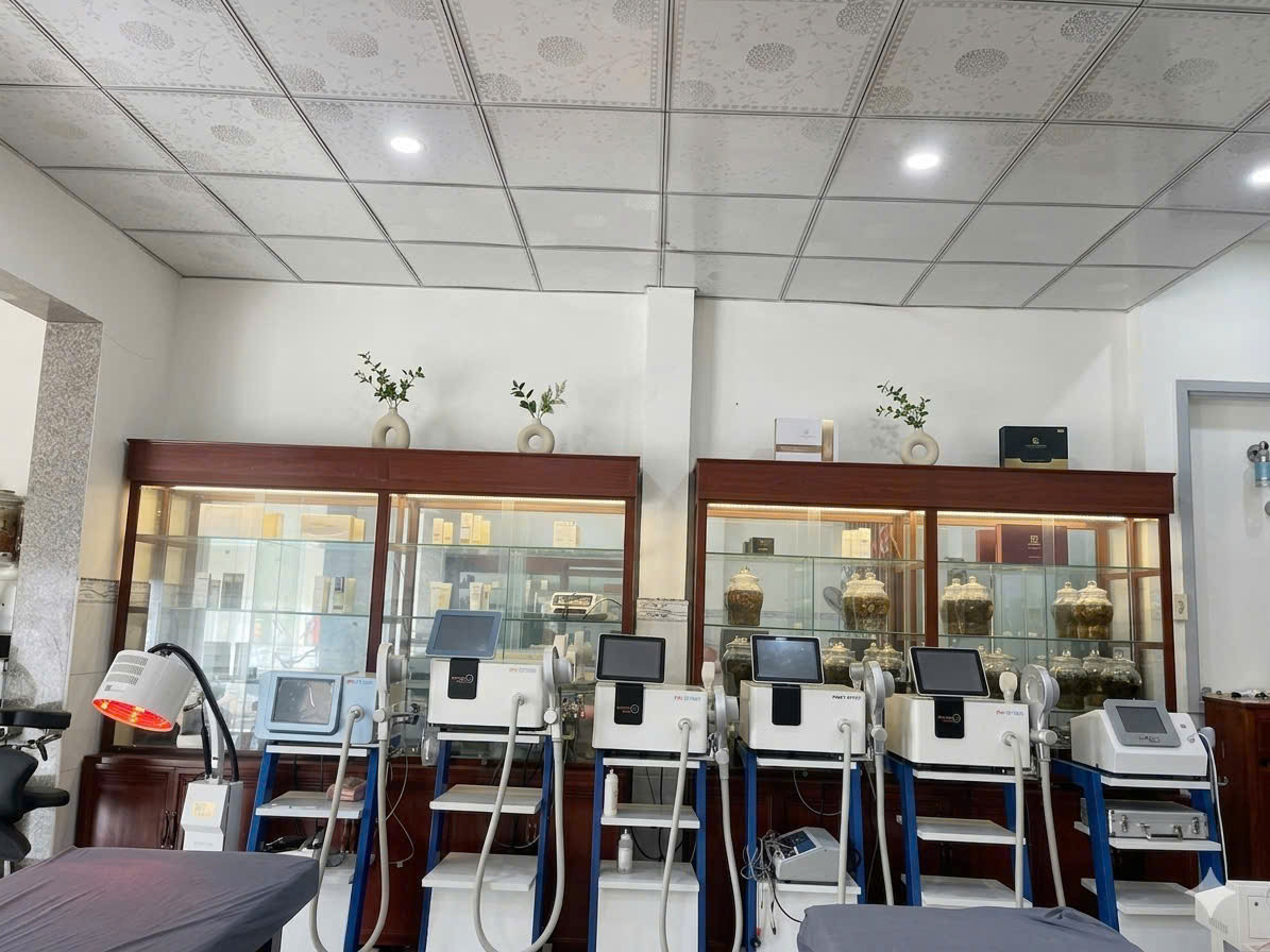 Hệ thống máy móc trị liệu công nghệ cao hiện đại