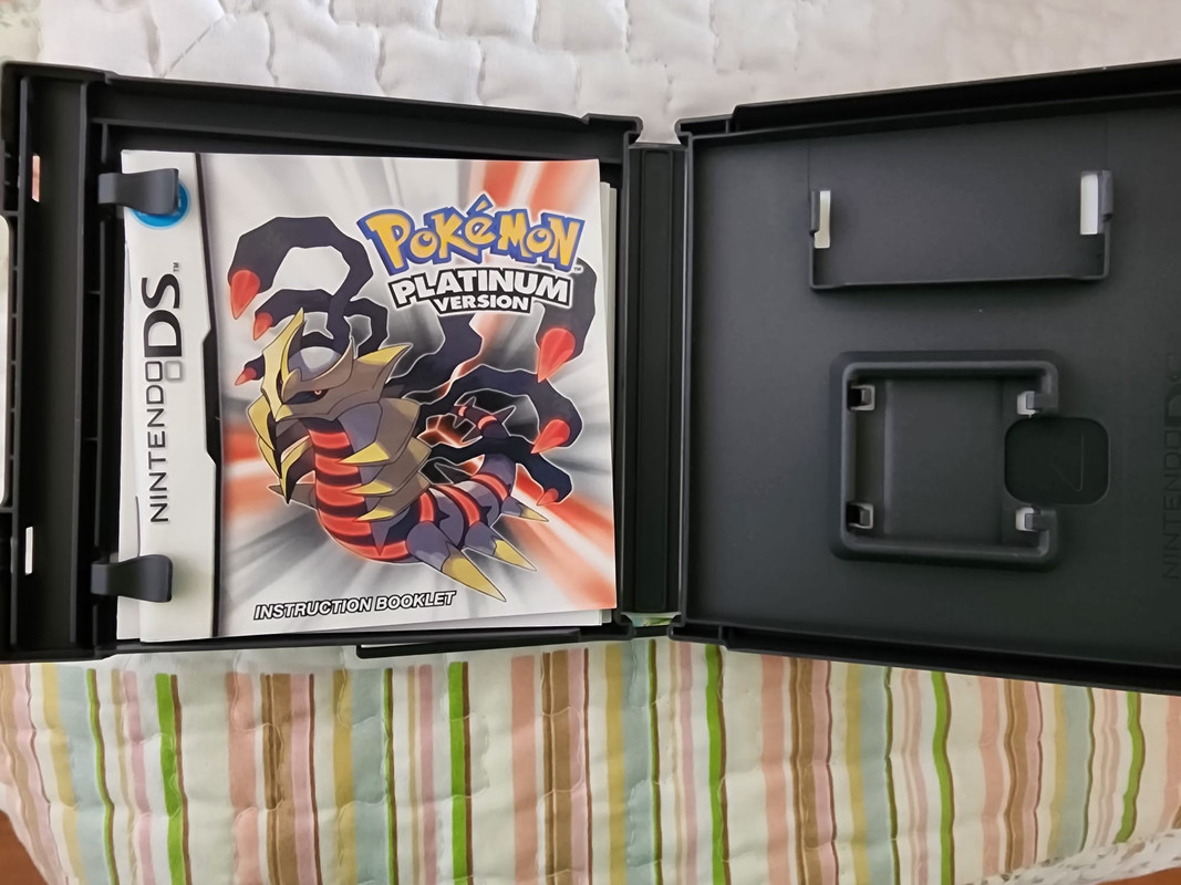 DS - Pokemon Platinum inside