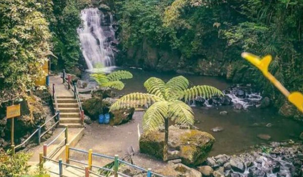 Jelajahi Curug Muara Jaya, Air Terjun Eksotis di Kaki Gunung