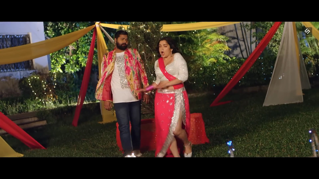 Amrapali Dubey Hot Sexy song latest bhojpuri gana -Samaj Mein Parivartan.mp4_snapshot_03.06.511