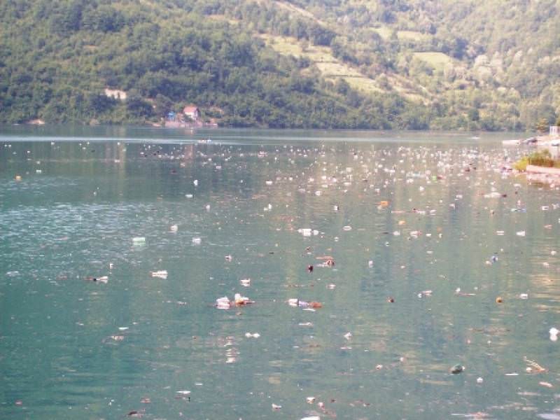 25564_za_boljitak_nemarom_aktualne_vlasti_jablanicko_jezero_se_p