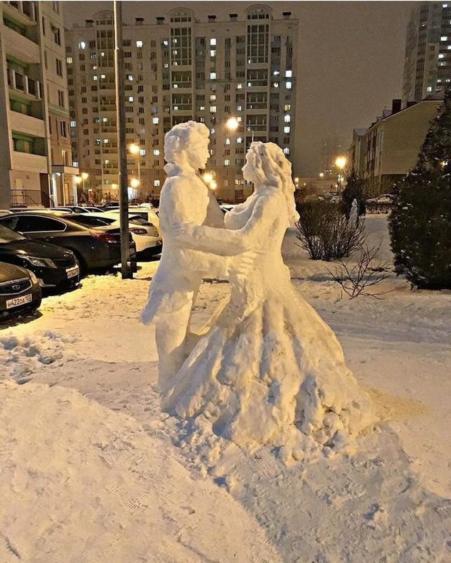 https://i.postimg.cc/rpWKmxwT/Lovers_Ice_Statue.jpg