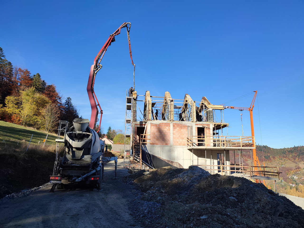 Skomplikowana budowa w górach