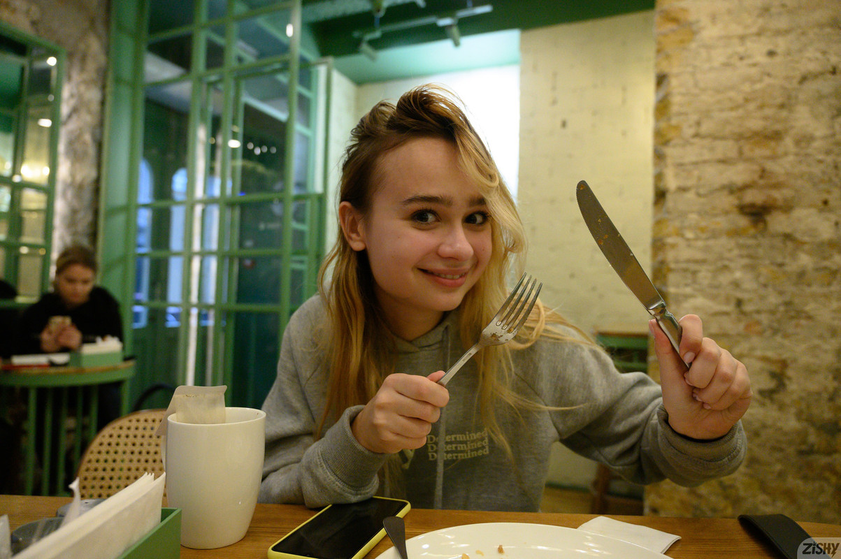 full_006_1203052652131710