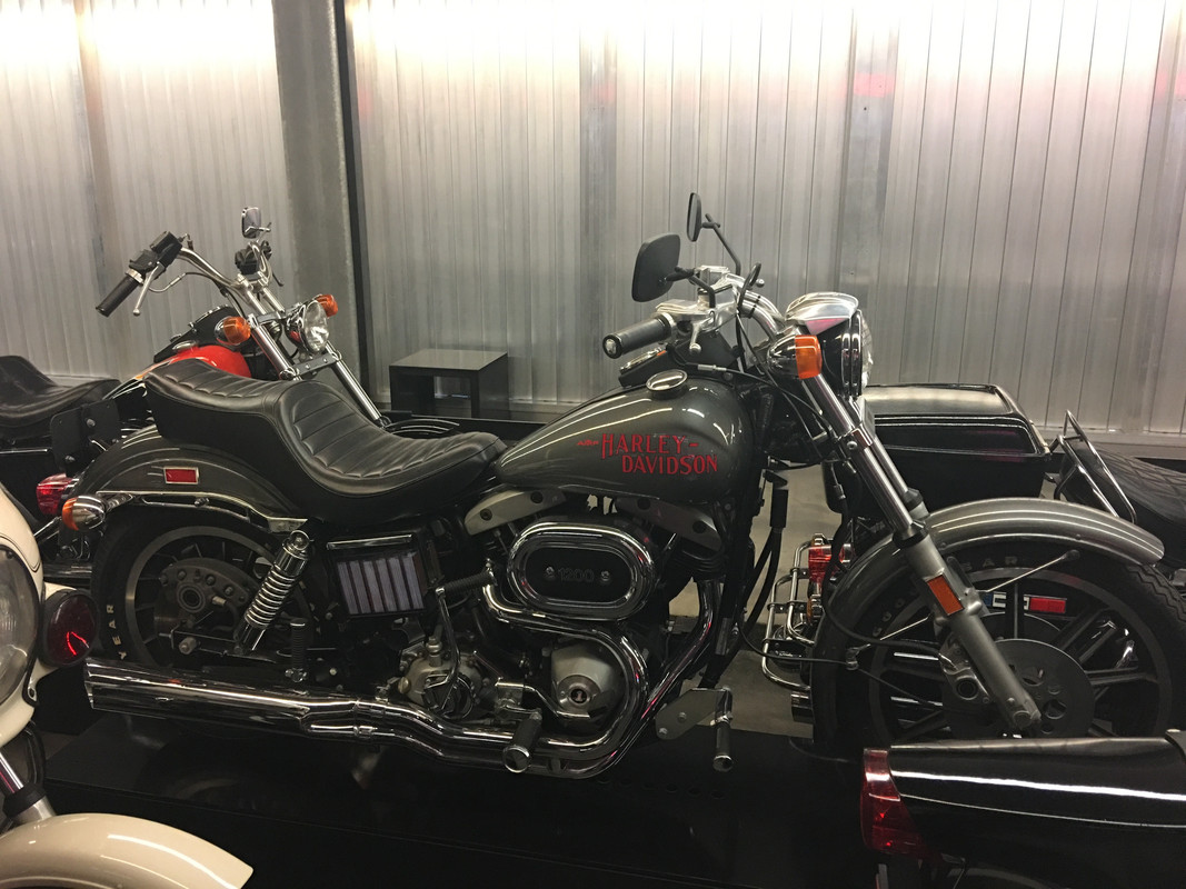 AB498EAC-B115-464B-9DDE-8CE346868736