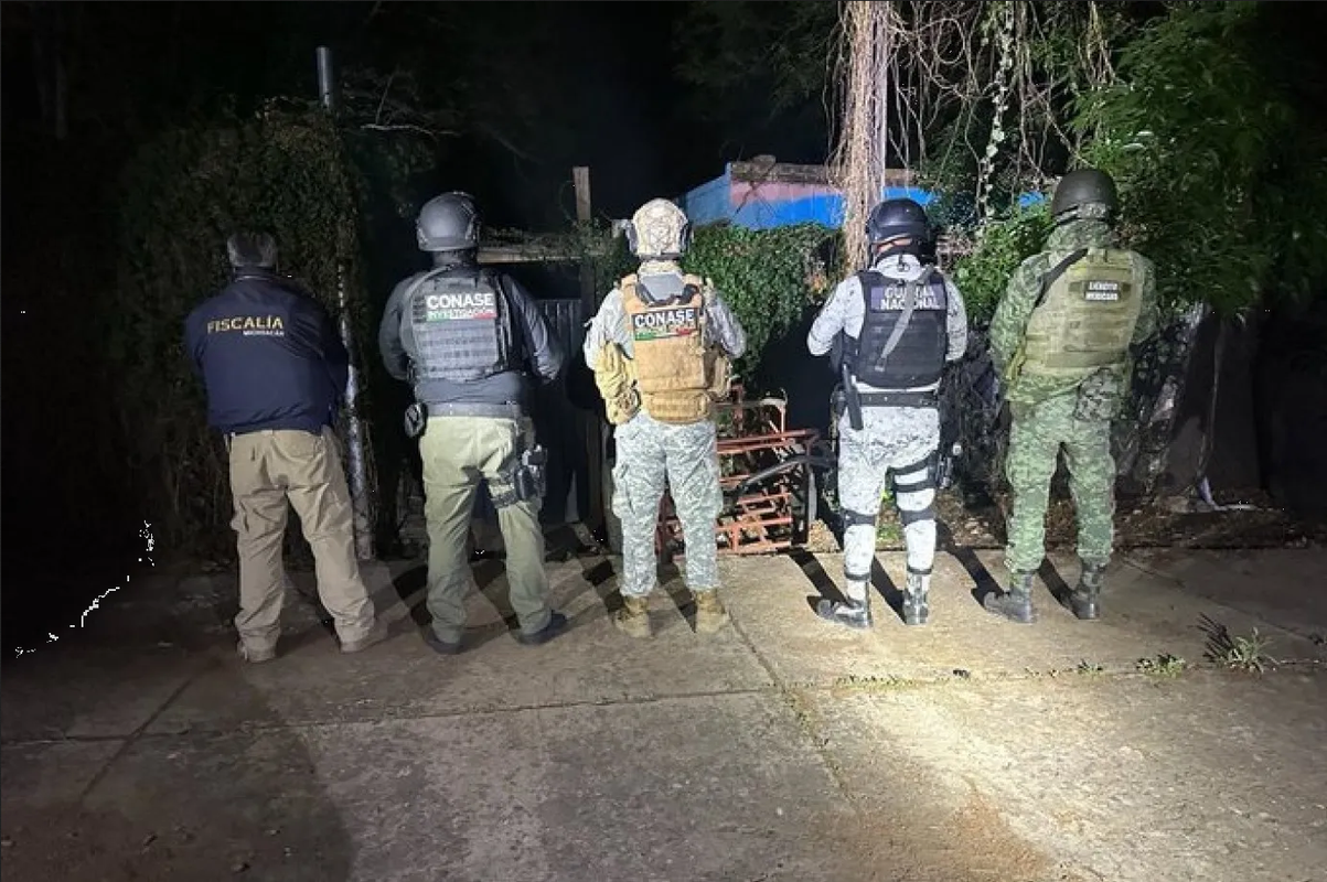 Detienen a presunto narco y aseguran metanfetamina en Michoacán