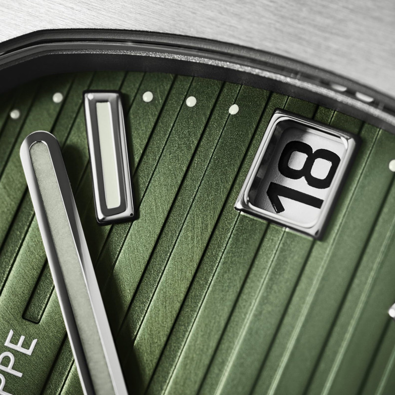 2021-Patek-Philippe-Nautilus-5711-Green-Dial-57111A-014-3