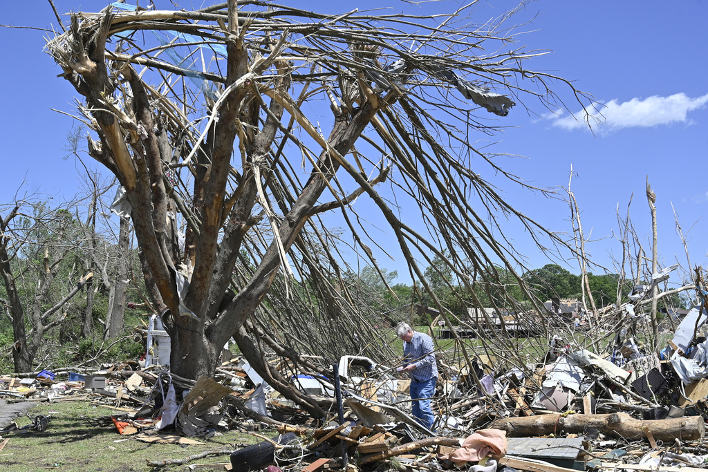 Tornado Arrasa el Medio Oeste de Usa dejando 27 Fallecidos (fotos y vídeos de la tragedia)