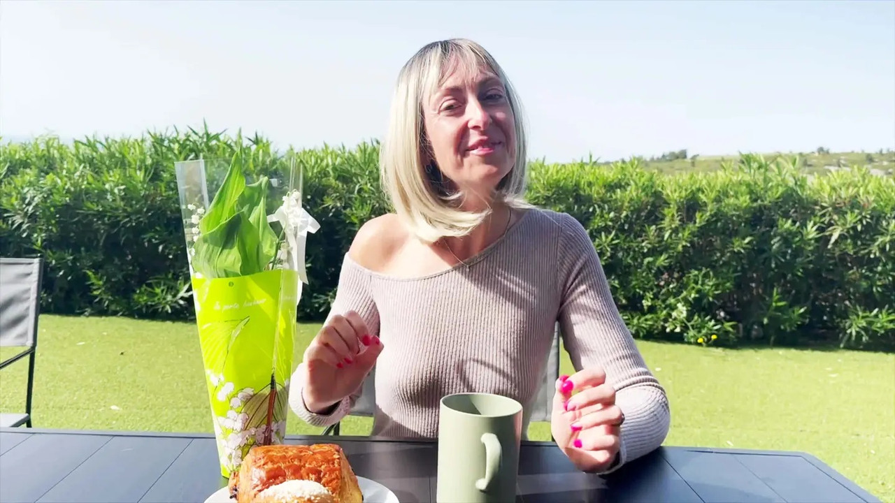 JacquieEtMichelTV 25 05 26 Lena 40 years old from Tours!