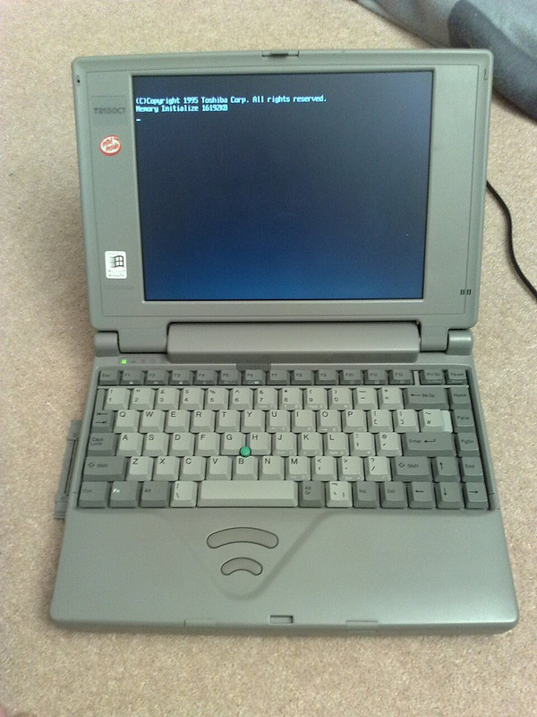 960px Toshiba ubuntu notebook