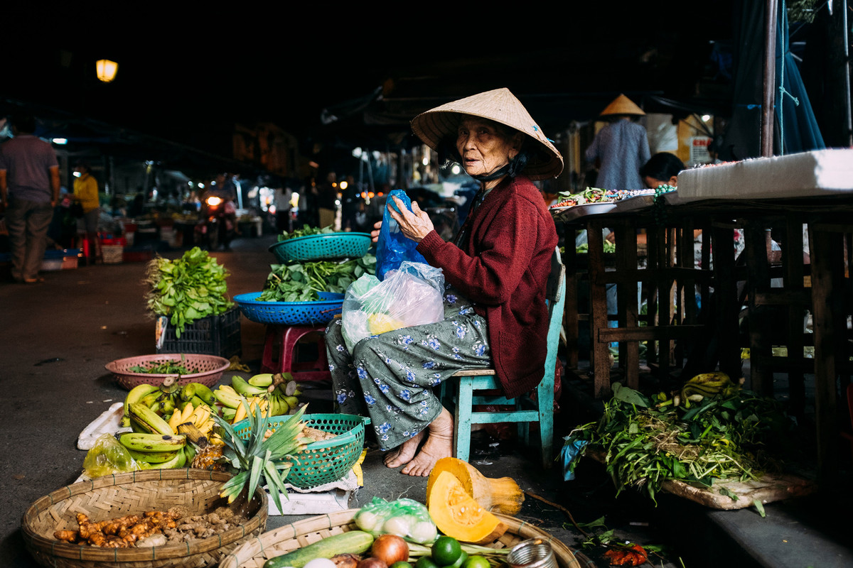 people-vietnam-market.jpg