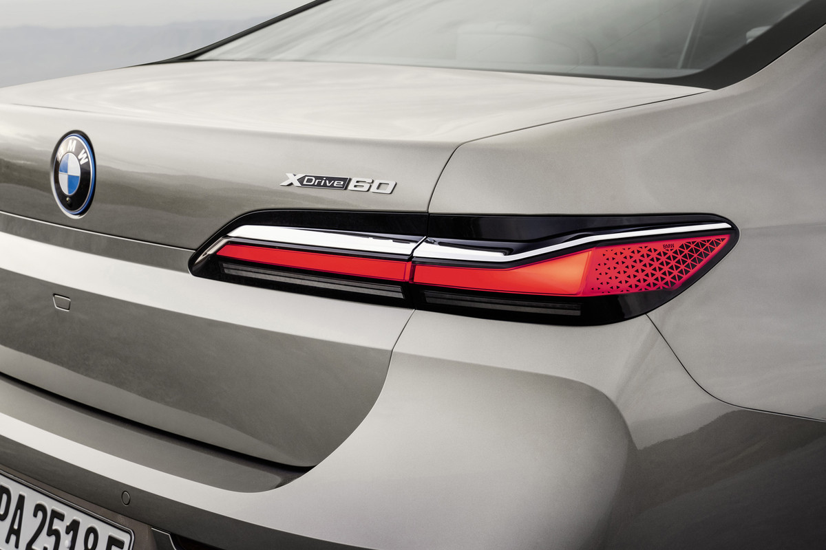 P90458202_highRes_the-new-bmw-i7-xdriv