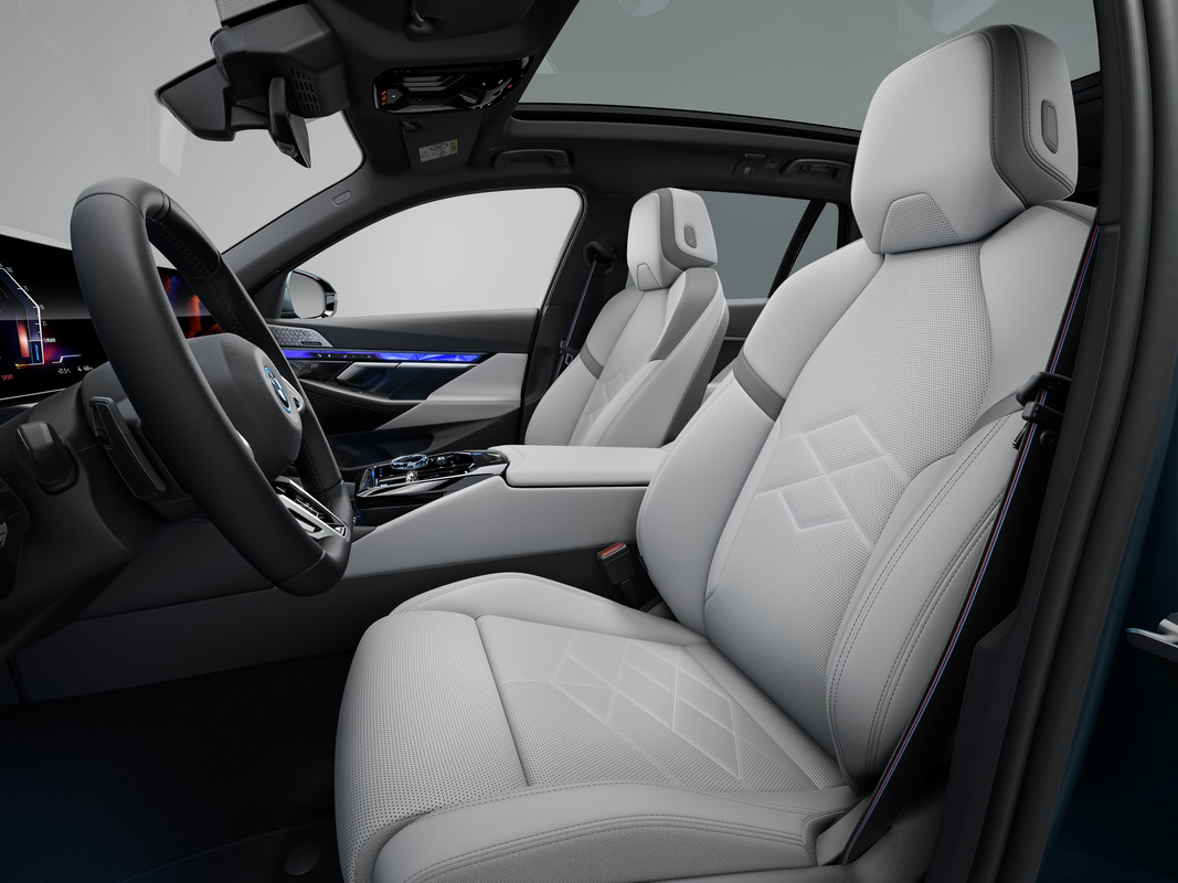P90536874_highRes_the-new-bmw-i5-edriv