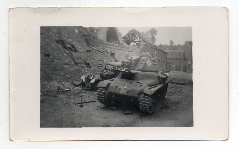 Foto zerstörter Panzer mit Kennung WW2