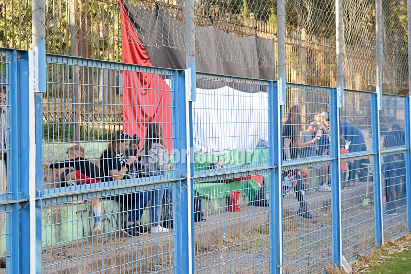 , &Mu;&alpha;&zeta;&iota;&kappa;&omicron;ύ &alpha;&theta;&lambda;&eta;&tau;&iota;&sigma;&mu;&omicron;ύ: &Nu;ί&kappa;&epsilon;&sigmaf; &gamma;&iota;&alpha; Tuba Libre, &Mu;&pi;&alpha;&rho;&tau;&sigma;&epsilon;&lambda;&iota;ώ&mu;&alpha; (&phi;&omega;&tau;&omicron; & &beta;ί&nu;&tau;&epsilon;&omicron;)