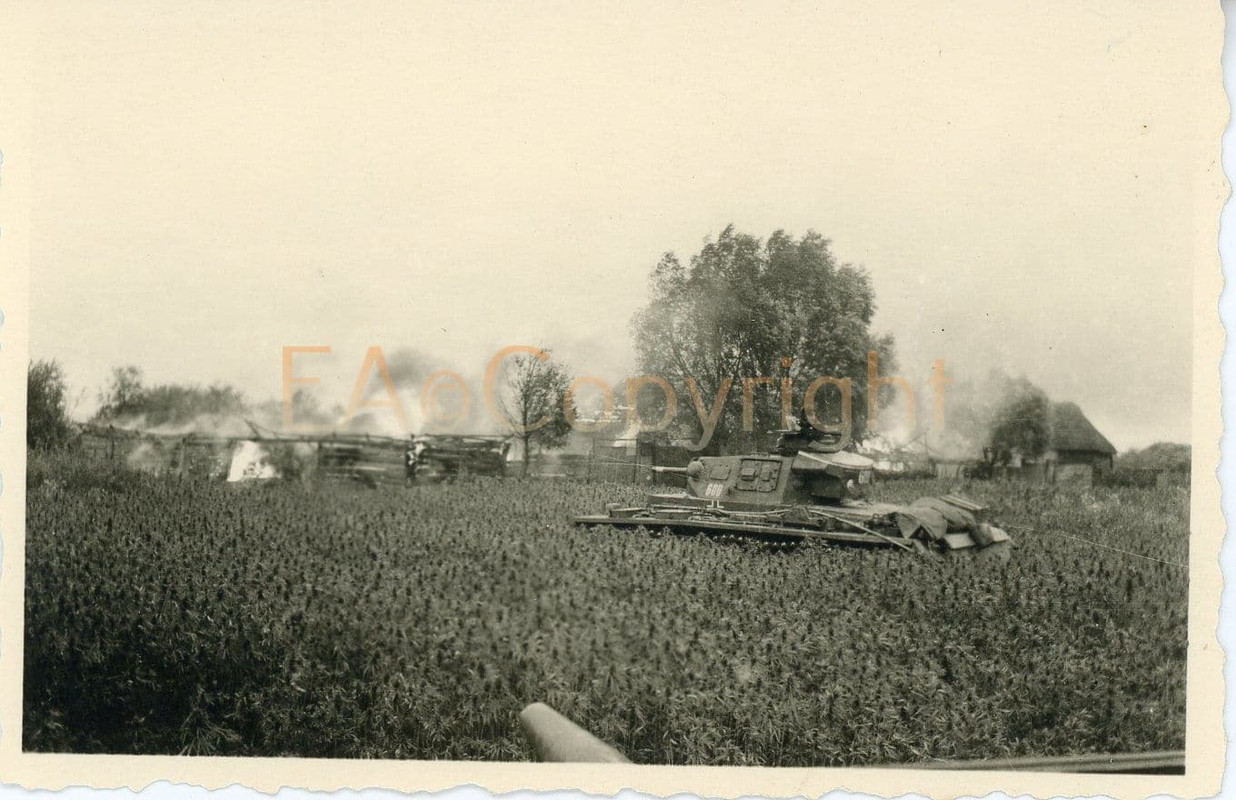 Russland Panzer IV Kämpfe Tank Dorf verbrannte E