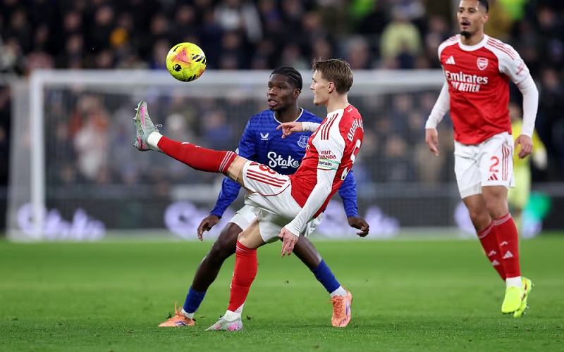 arsenal-vs-everton-phong-do