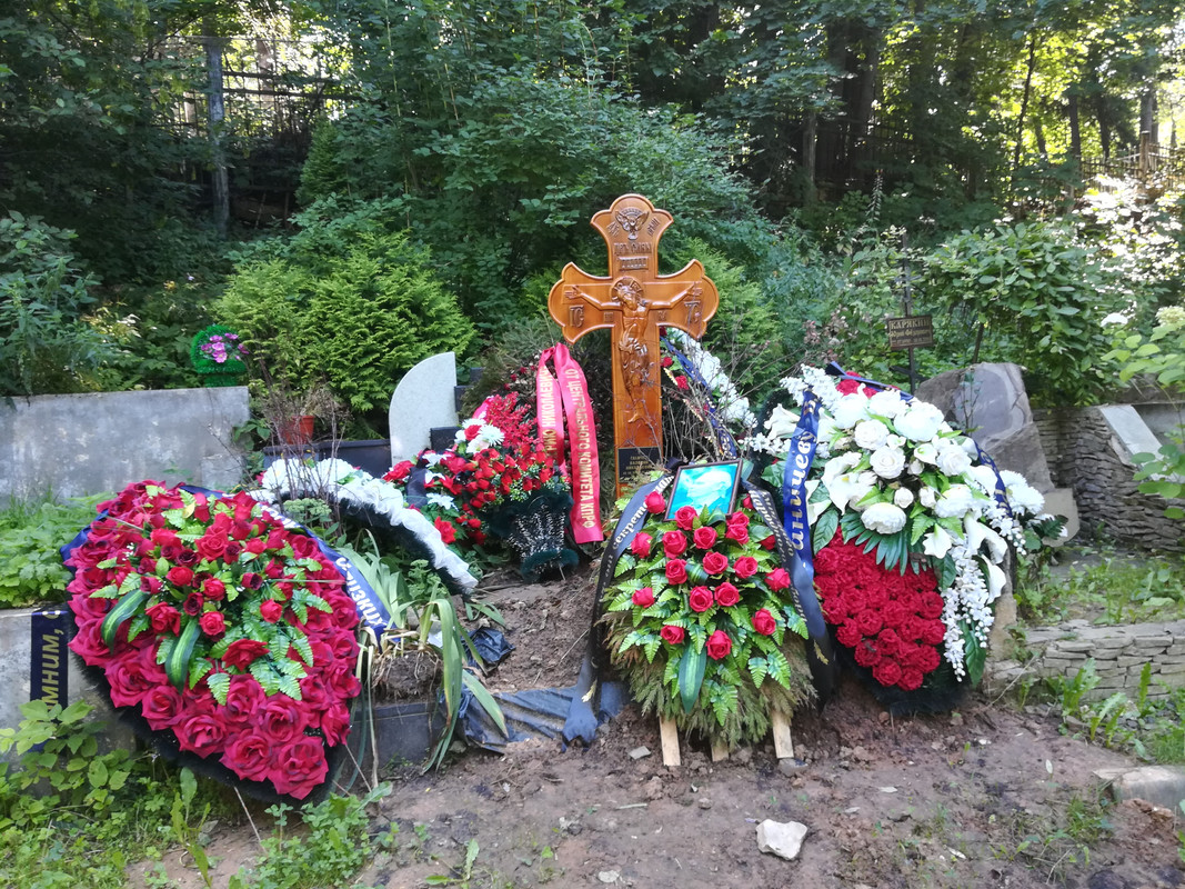VNGanichev-Peredelkino-Cemetery