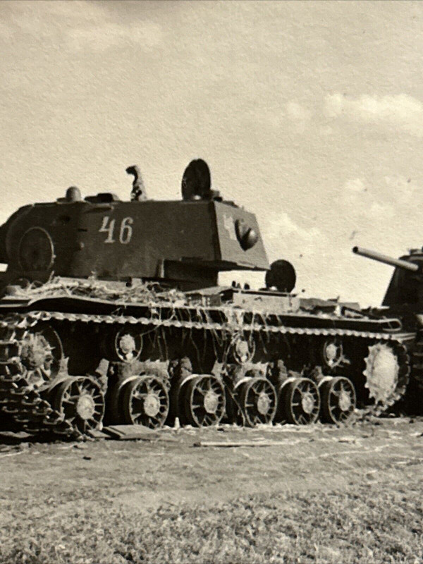 Foto Wk2 Panzer T34 Front Wehrmacht Soldaten Kampf (3)