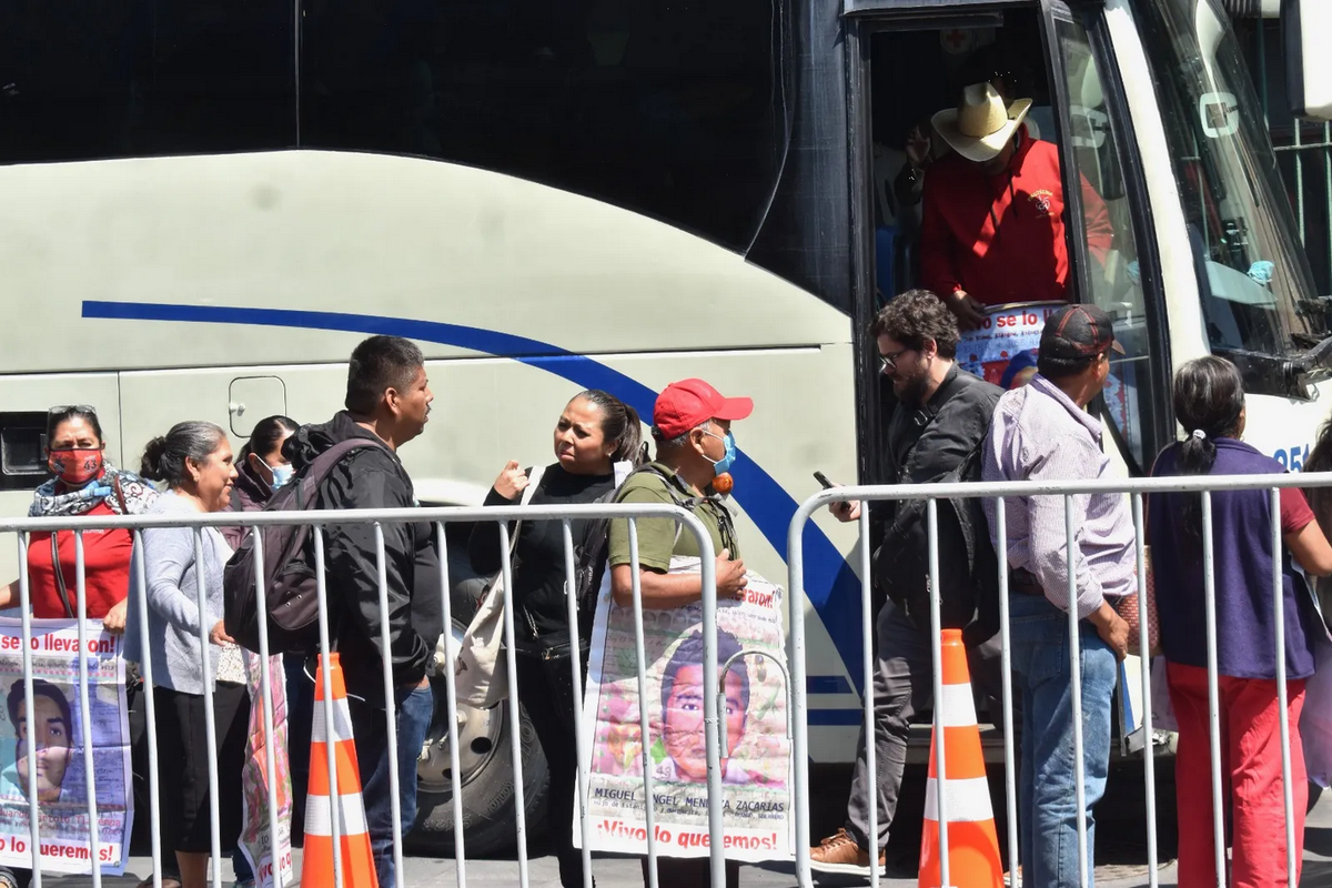 En caso Ayotzinapa, gobierno de AMLO queda a deber: padres de los 43 desaparecidos