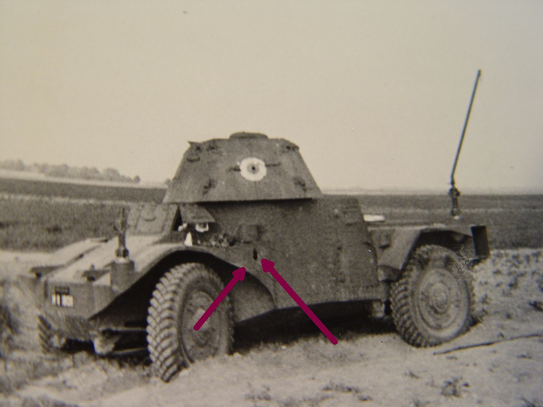 Foto, Abgeschossener Panzer Typ Panhard 178, Spä