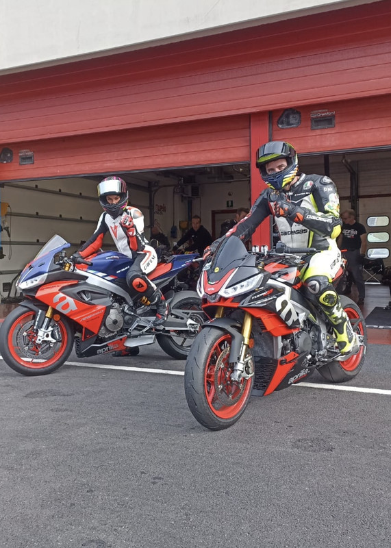 8C1F9AE0-8D47-4A9E-A470-0F8C36DAB7FD