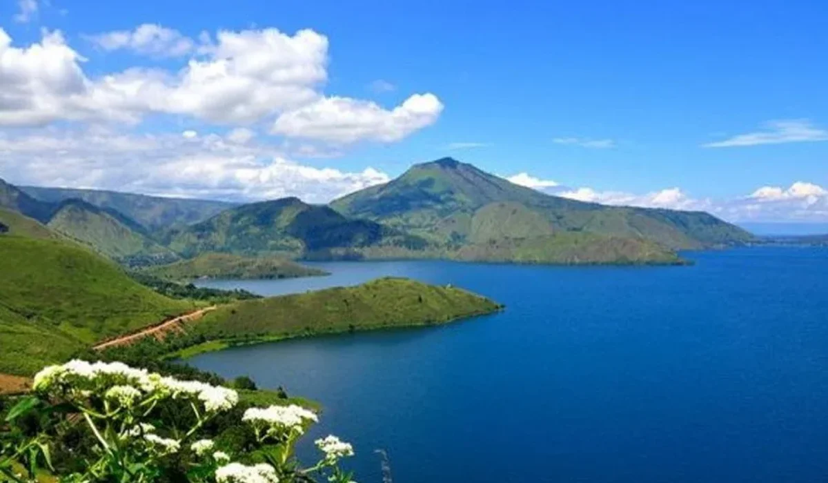 Legenda Danau Toba, Kisah Cinta dan Kutukan Abadi