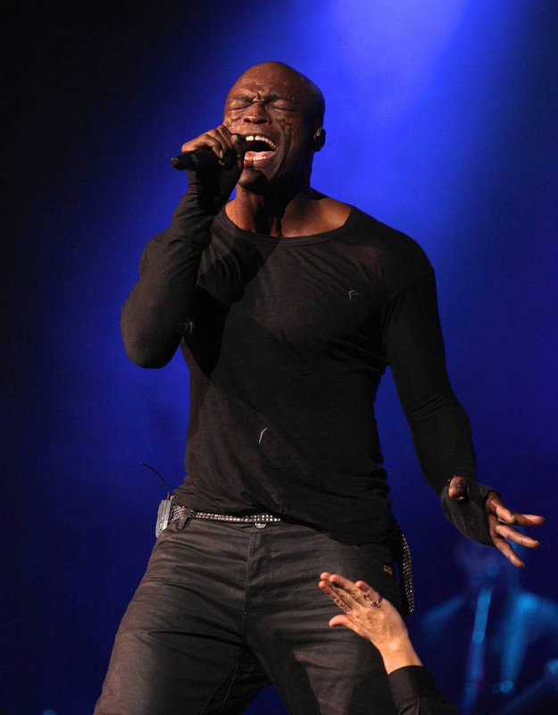 Seal singing in a event