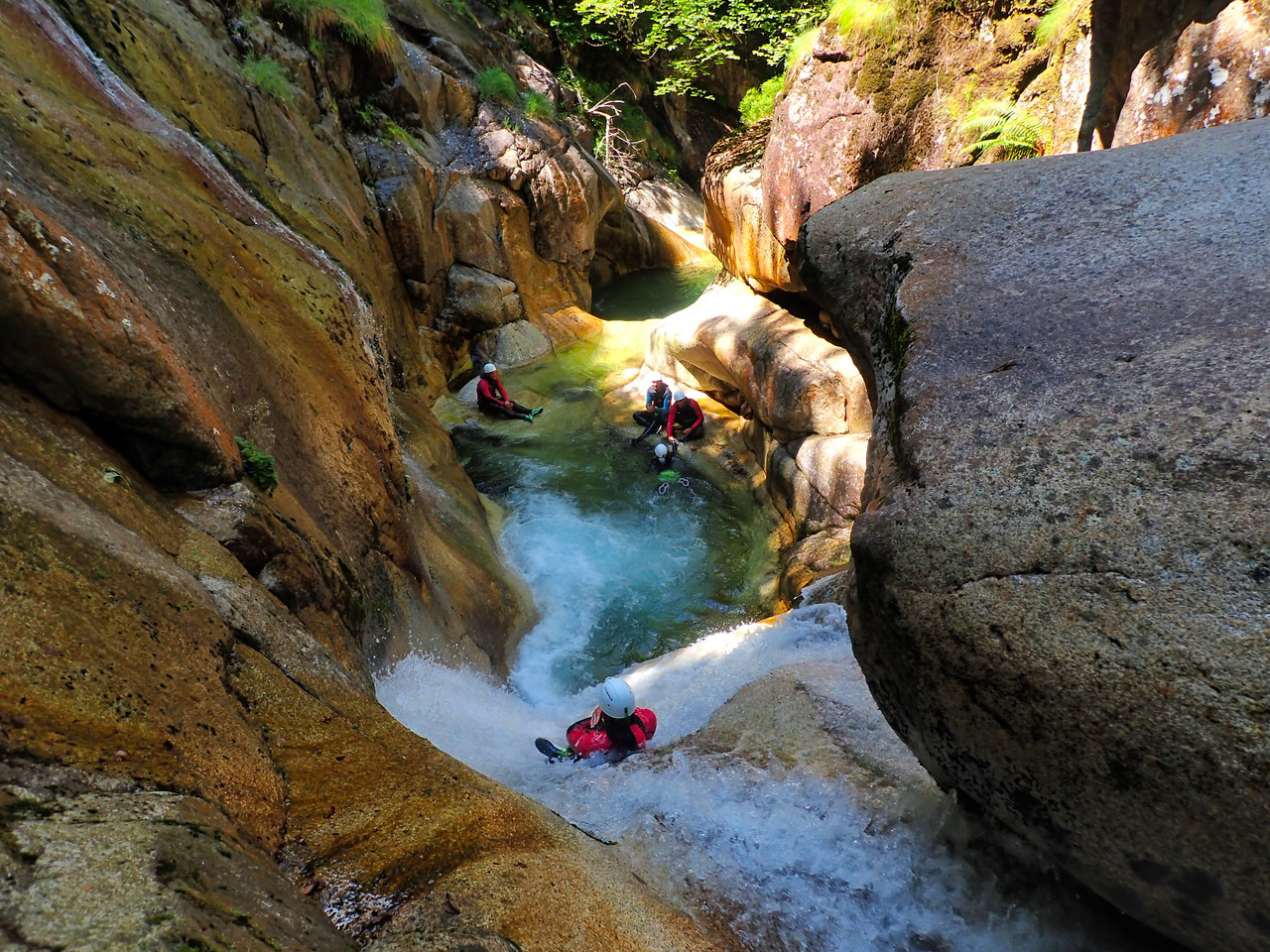 Canyon du Soussouéou vallée d'Ossau toboggans sauts canyoning Pyrénées